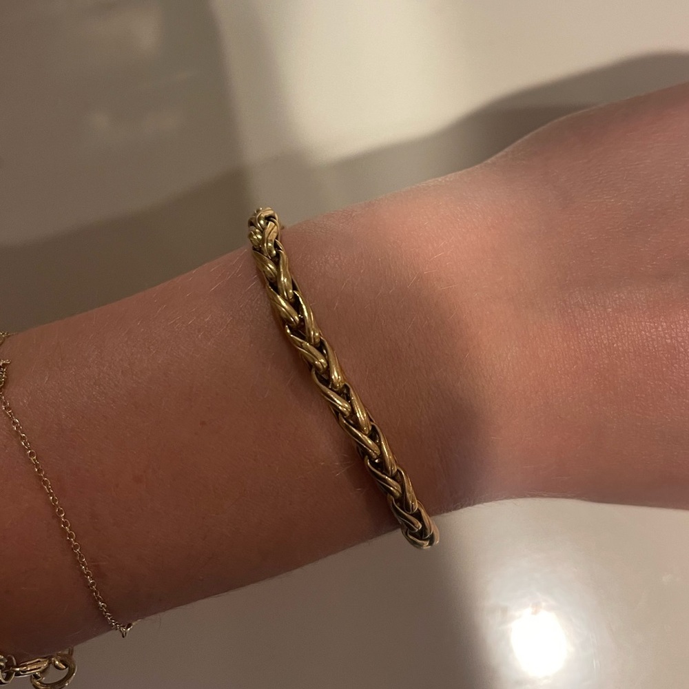 Solid 14k gold bracelet; perfect accessory; 7 inches; worn a few times